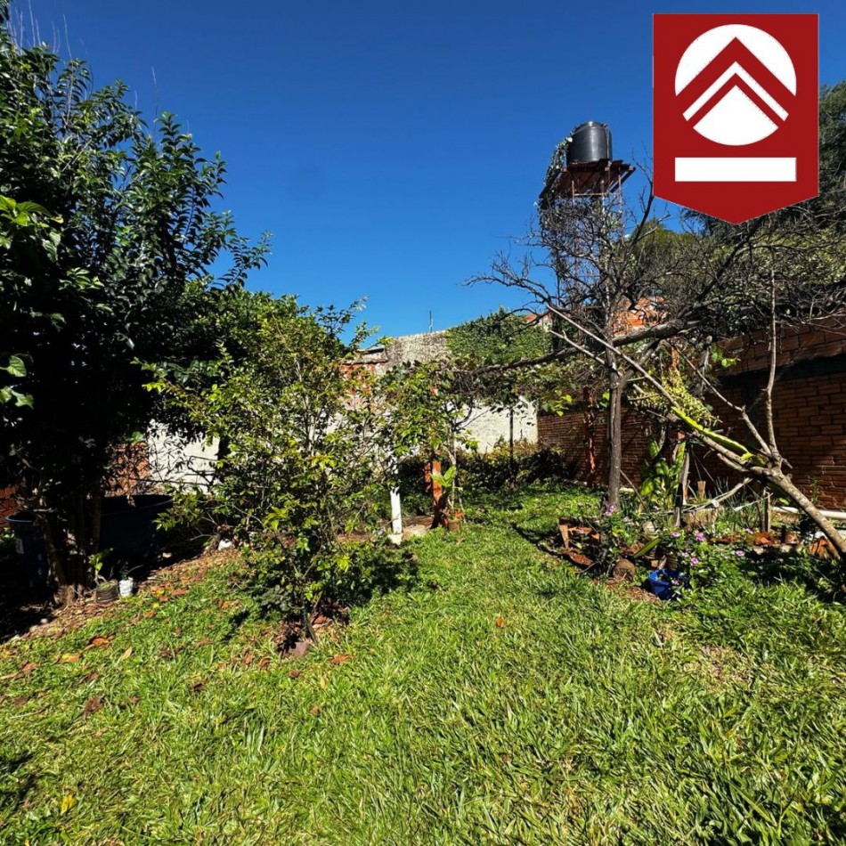 SE VENDE CASA CENTRICA